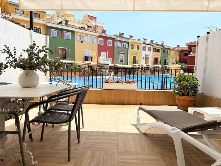 Your Poolside Paradise by the Sea - B&B Port Saplaya