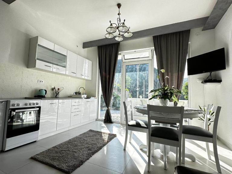 Apartments Boka Pearl - Bed and Breakfast Kotor