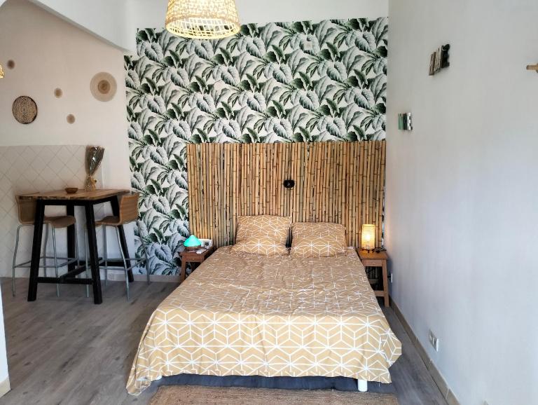 La Bohème, 5 mn de la plage et de l embarcadère, parking et wifi gratuits - B&B Tolón