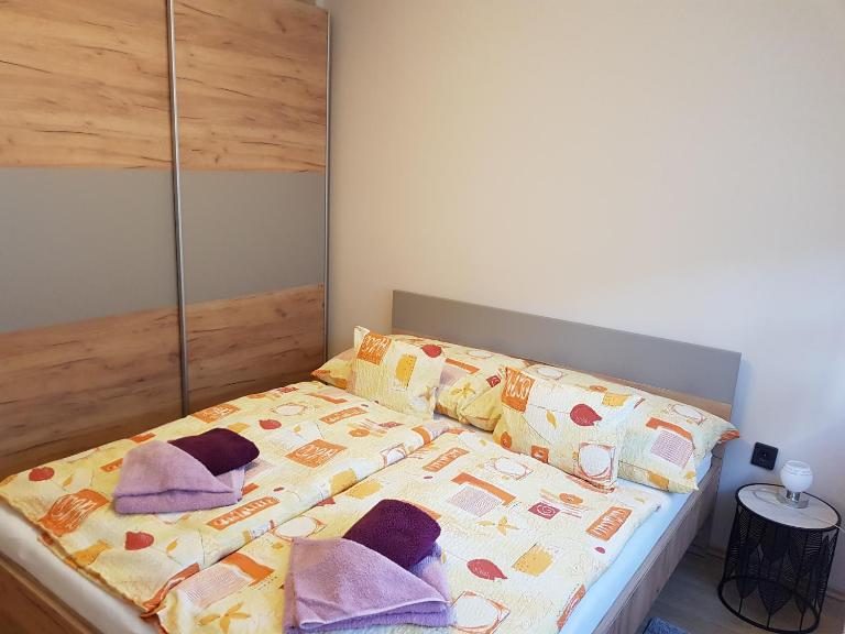 Henrietta Apartmanház - Bed and Breakfast Zalakaros