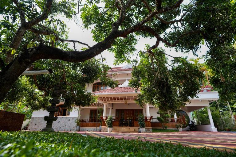 Parudeesa - Luxurious Palace look with pool-Near CBD - Kerala - India with Breakfast - Ferienwohnung Kāladi
