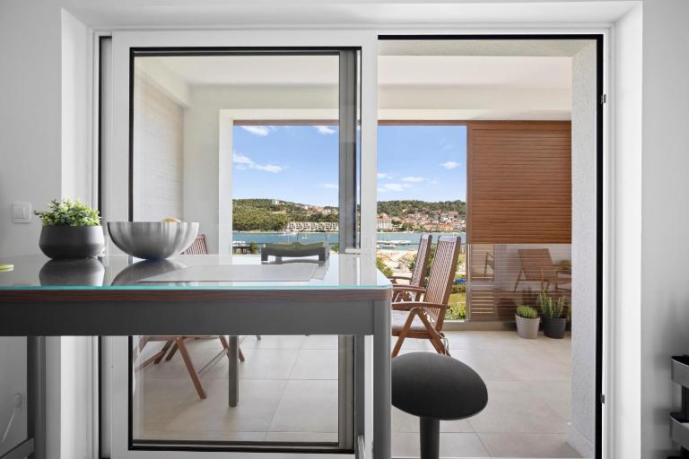 Urban loft next to the beach - B&B Trogir