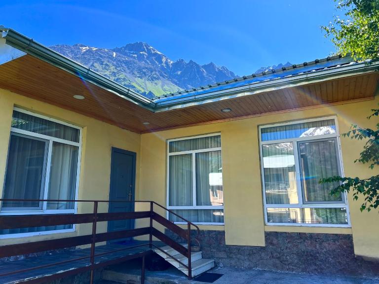 Mountain KAZBEGI Apartment - Bed and Breakfast Stepantsminda
