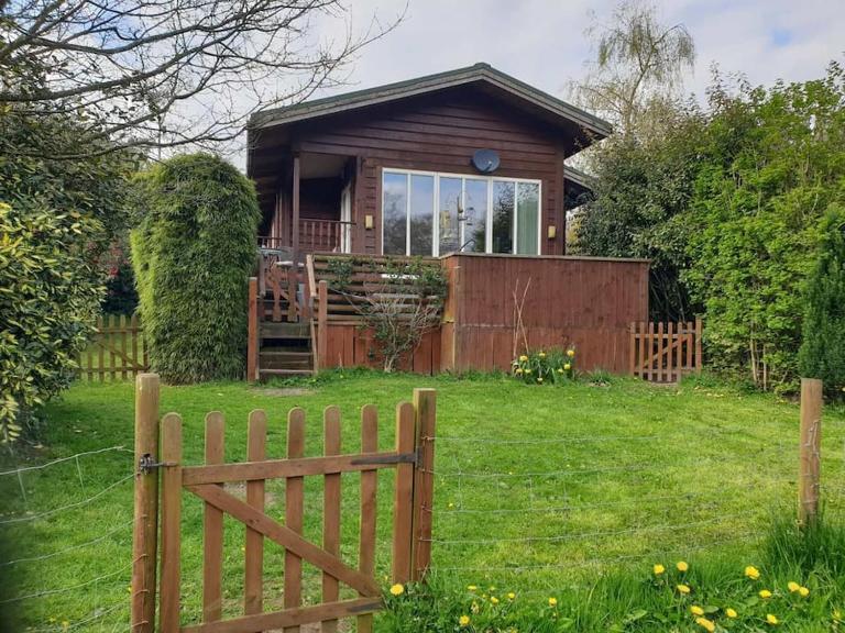 Meadow View Luxury Peak District lodge, hot tub, nr lake - B&B Rudyard