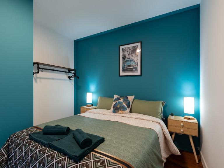 LE PHENIX - HYPERCENTRE 16 PERSONNES GARAGE GRATUIT WiFi JARDIN BARBECUE PROCHE PARC TETE D'OR - B&B Villeurbanne