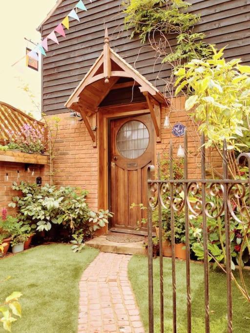TAIL END: Bijoux Broads & Beach Base! Now with TV! - Ferienwohnung Stalham