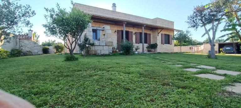 Villa Salentina Con Ampio Giardino vicina al mare - B&B San Foca