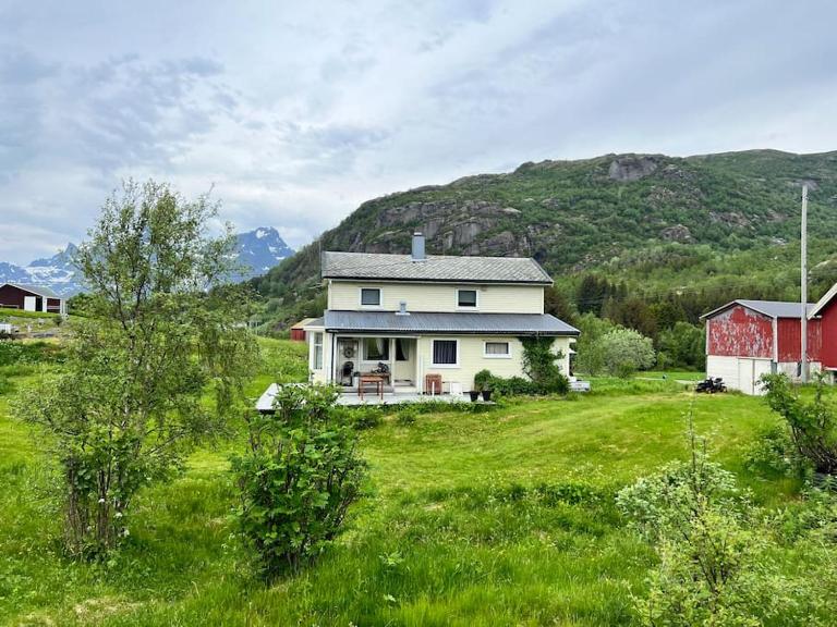 Perlen i Raftsundet - B&B Valen