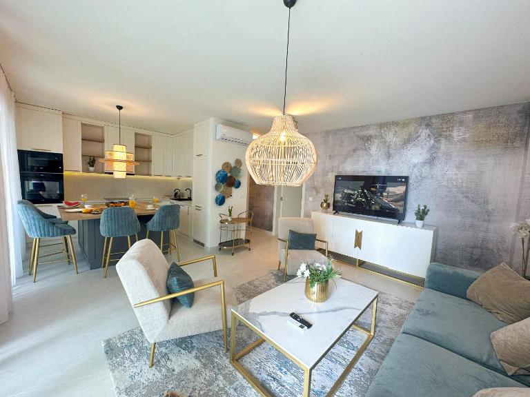Luxury Apartment Larimar - Ferienwohnung Kožino