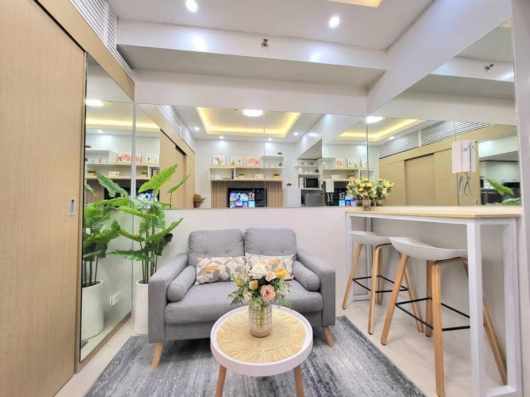 VictoriansHome at The Grass Residences with Bridgeway to SM North Edsa - B&B Manila