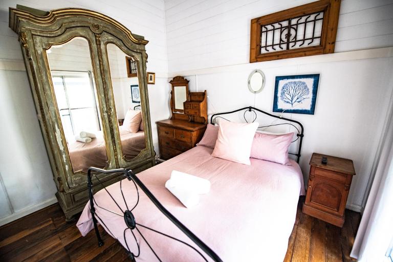 Pet Friendly Shirley Blue House and Studio - Chambres d'hôtes Byron Bay