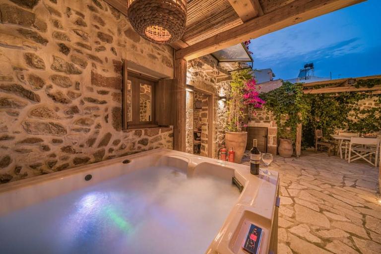 Boutique Cretan house in Old Malia with Jacuzzi - Chambres d'hôtes Mália