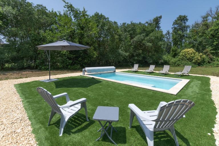 Villa Graveyron - Maison avec piscine privée - Chambres d'hôtes Berrias-et-Casteljau