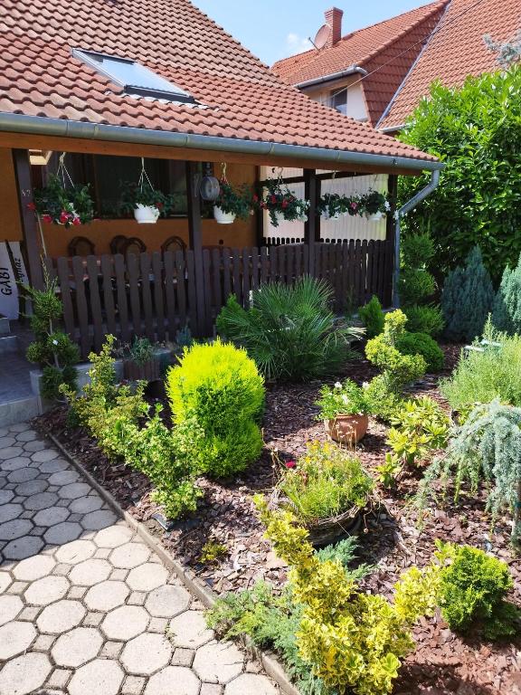 Gabi vendégház - B&B Balatonkeresztúr