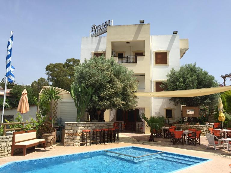 Vrisi Apartments & Villa - B&B Pitsidia