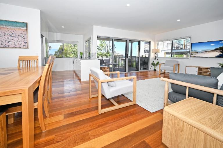 Spacious New 2 bedroom Kings Beach Townhouse ZF2 - B&B Caloundra