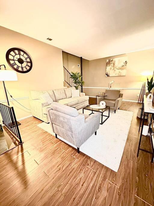 Short Walk to JSU Stadium, Hospitals, and Bars in Fondren - B&B Jackson