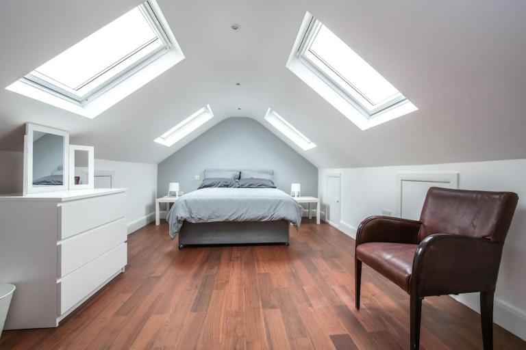 Large Modern Spacious House 6 Bedrooms 5 Bathrooms - Chambres d'hôtes Londres