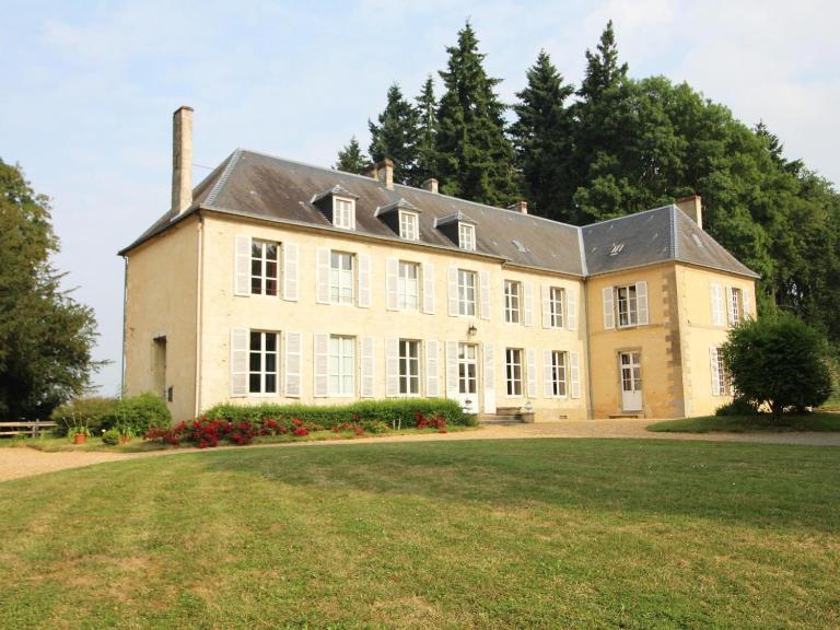 Vivez le Charme du Château avec WiFi à Bellavilliers - FR-1-497-102 - Chambres d'hôtes Bellavilliers
