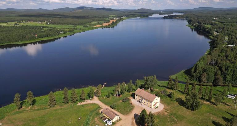 Napapiirin Eräkartano - B&B Pello