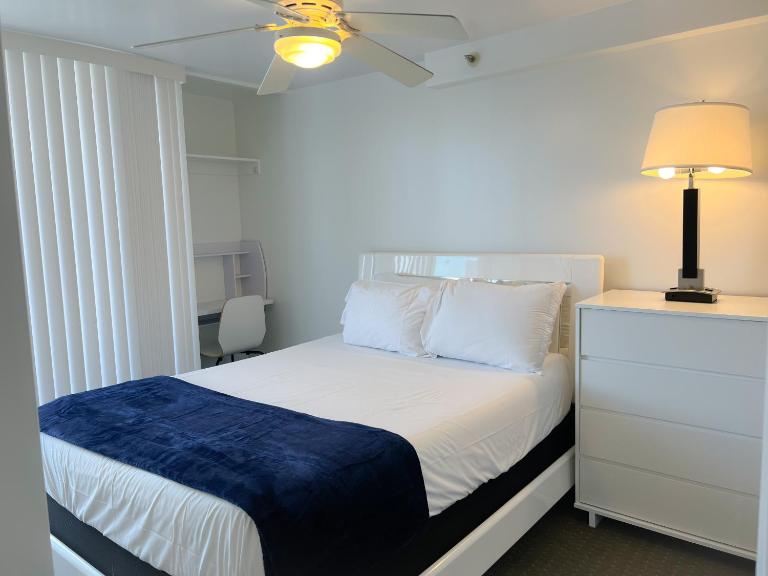 Modern Pacific Monarch 1-Bedroom - Bed and Breakfast Honolulu