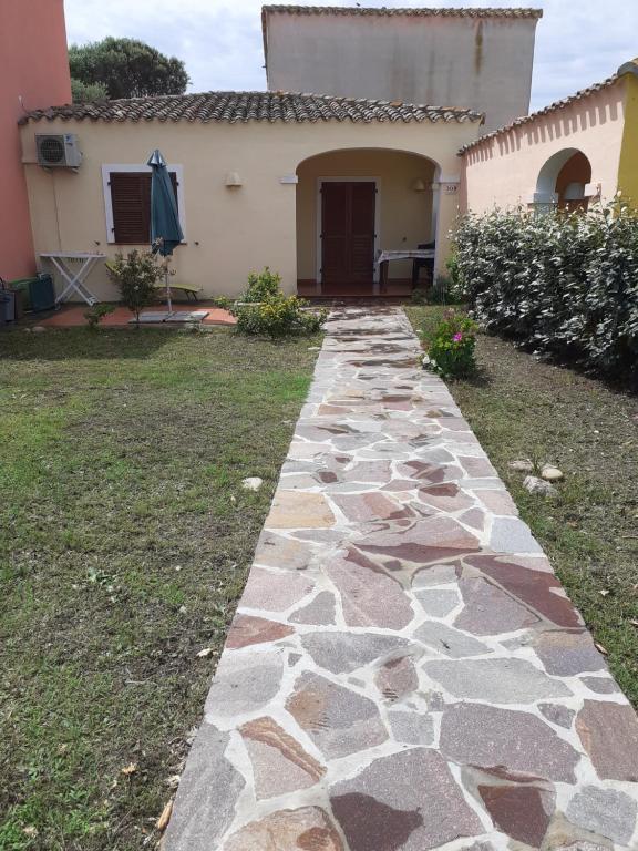 casa mirice in residence con piscina ,wifi,climatizzatore vicino al mare - B&B Aglientu