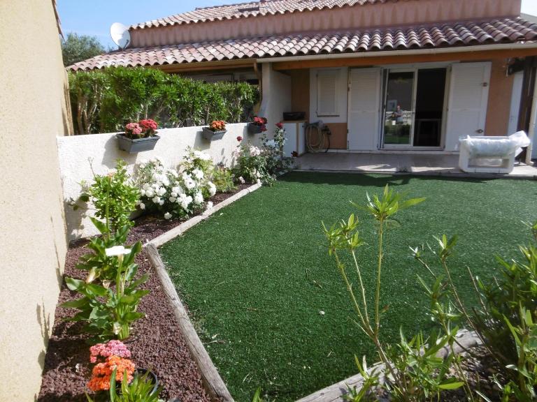 HOLIDAYLAND NARBONNE PLAGE Villas 6 ou 7 PERSONNES AVEC TERRASSE ET PLACE DE PARKING PRIVATIVE - Bed and Breakfast Narbonne