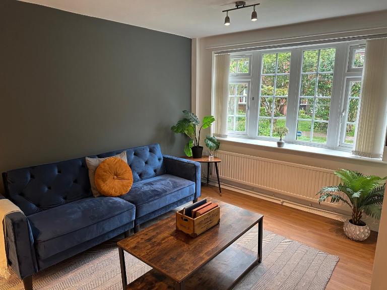 Comfortable 3 Bed House with Garden & Parking - Chambres d'hôtes Nottingham