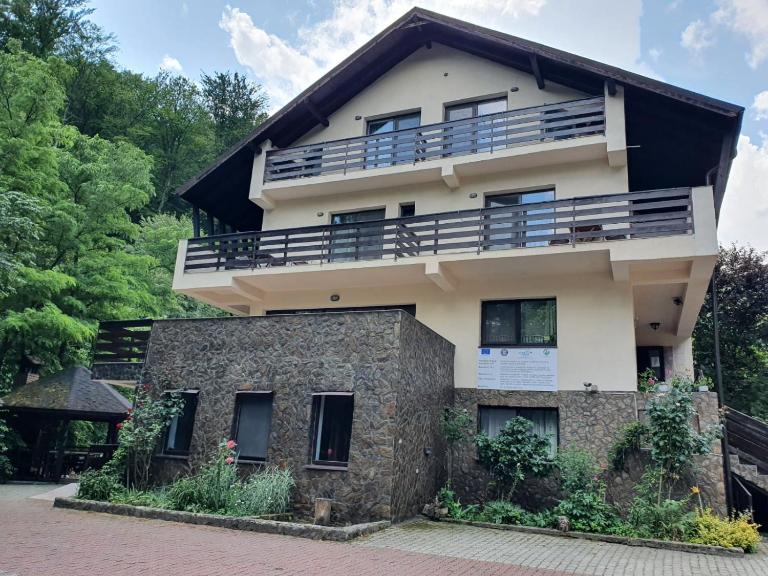 Pensiunea Iasmina si Pescarul - B&B Călimăneşti