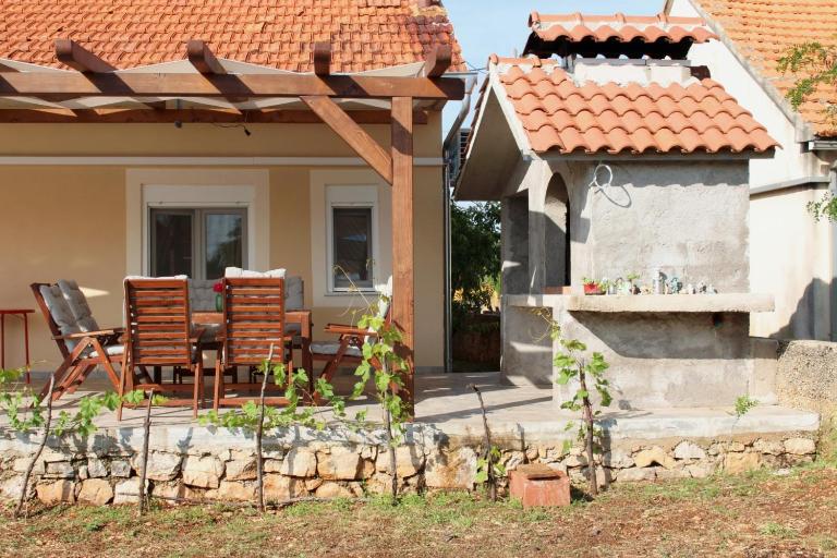 FJAKA - Kuća za odmor - NP Krka - B&B Drniš