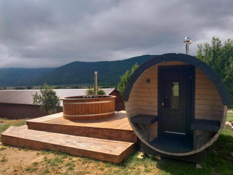 Farma & Apartmani OPG Sasa Delic - B&B Korenica