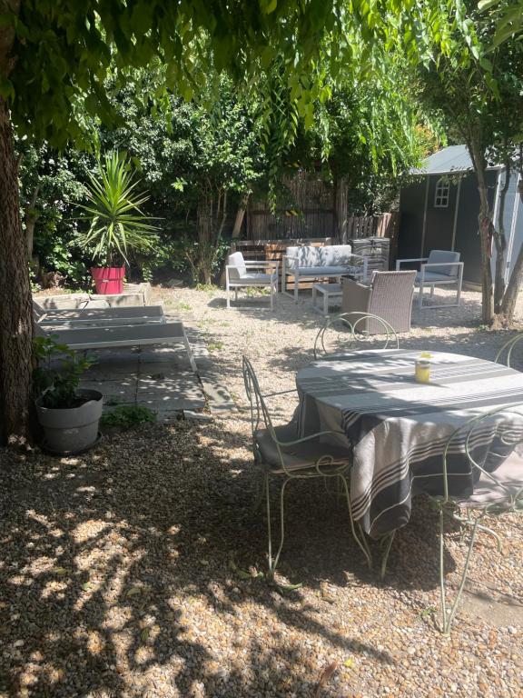 Appartement avec jardin en ville - B&B L'Isle-sur-la-Sorgue
