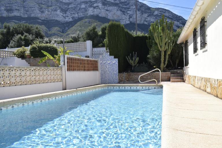 Anacasa Villa con piscina Montgo Denia CH3215 - Bed and Breakfast Denia