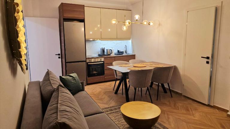Perea Luxury 20 miters from Sea in DOWNTOWN of Perea - Ferienwohnung Peraía