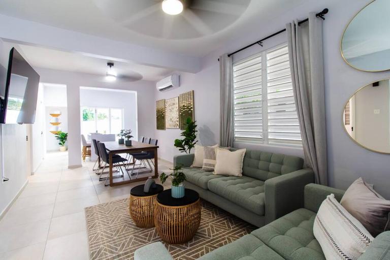 Casa Marilina Aguadilla w/ Pool - Bed and Breakfast Aguadilla