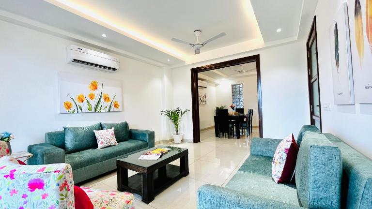 BluO 3BHK Golf Course Road - Balcony, Lift, Terrace - Bed and Breakfast Gurgaon