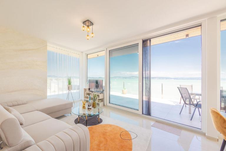 LelleMarine by BLTN Apartmanok Balatonlelle - B&B Balatonlelle