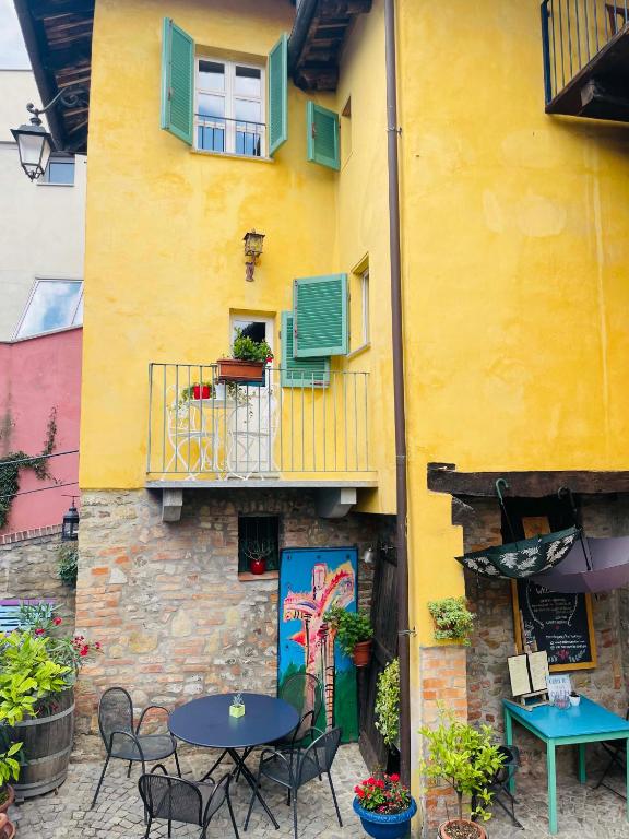LA GIALLA di Via Silvano 12 - Bed and Breakfast Monforte d'Alba
