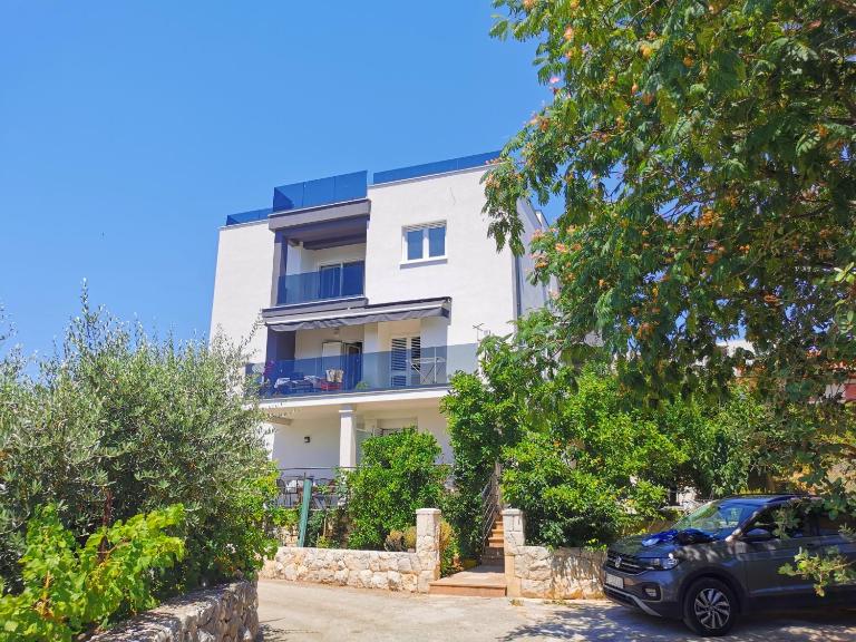 Apartment Adriana - Bed and Breakfast Seget Vranjica