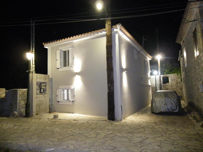 Vikou House - Nestled in One of Zakynthos Oldest Villages A Tranquil Retreat Close to Renowned Beaches Offering Authentic Zakynthian Hospitality By Villa Mana Gers - Ferienwohnung Yírion