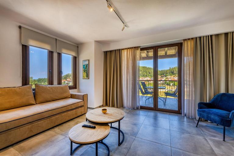Penelope Luxury Suites - B&B Foúrka