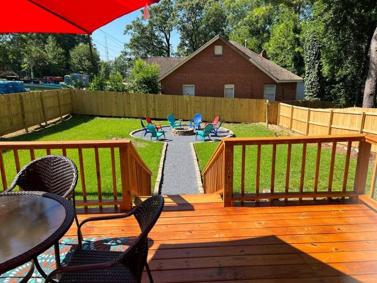 Serene Getaway with Fast Wi-Fi Deck Fire Pit Roku - B&B Montgomery