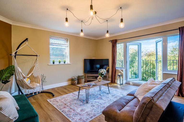 Windermere Lake View Retreat, Pet Friendly, Free Parking, Golf nearby - Ferienwohnung Bowness-on-Windermere