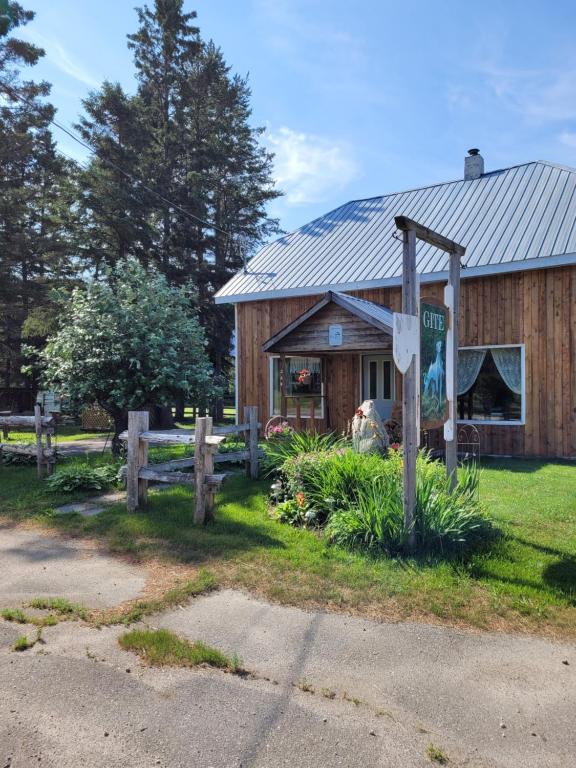 Le Gîte Du Gardien Blanc - Chambres d'hôtes Saint-David-de-Falardeau