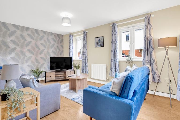 Contractors Retreat 3 bedroom house, sleeps up to 7, free parking - B&B Milton Keynes