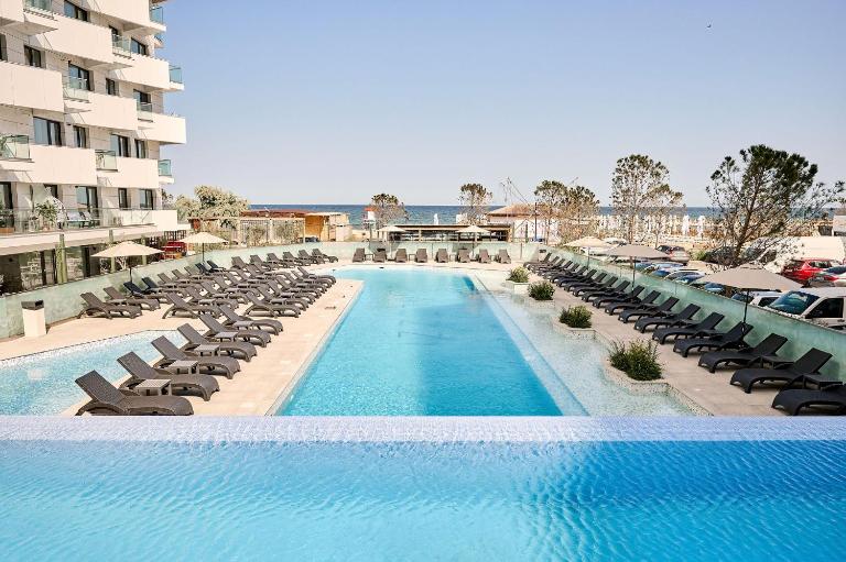 Sea la Vie Apt 240 in Infinity Beach Resort - parking - Ferienwohnung Mamaia