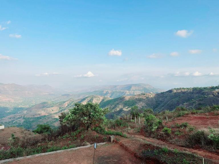 VIDHI VILLA -Besides Valley View 360 with Luxurious Swimming pool & AC - Bed and Breakfast Mahabaleshwar