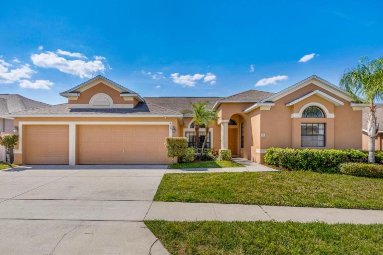 Orlando Retreat 5BR Pool and Spa Villa with Games Room and Mickey Themed Room - Bed and Breakfast Davenport
