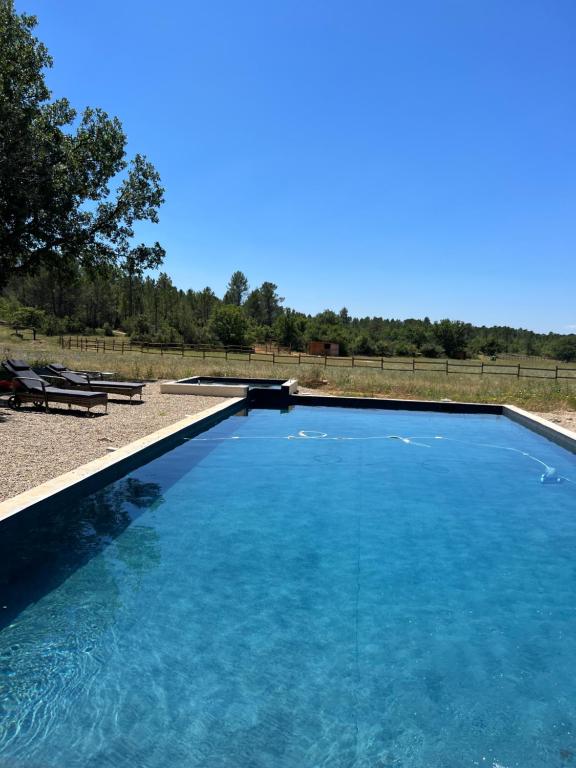 charmant appartement indépendant au sein d'un mas provençal - Bed and Breakfast Aups