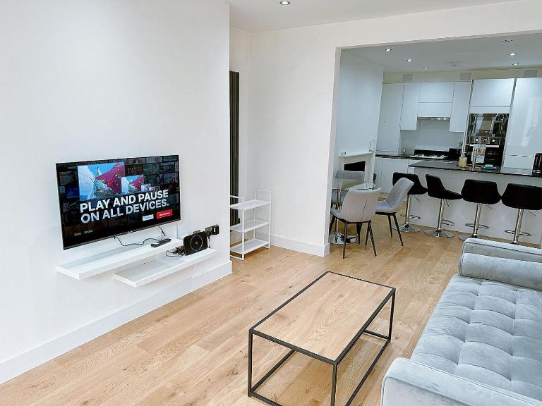 Massive Flat Near Greenwich Park( with office) - B&B London